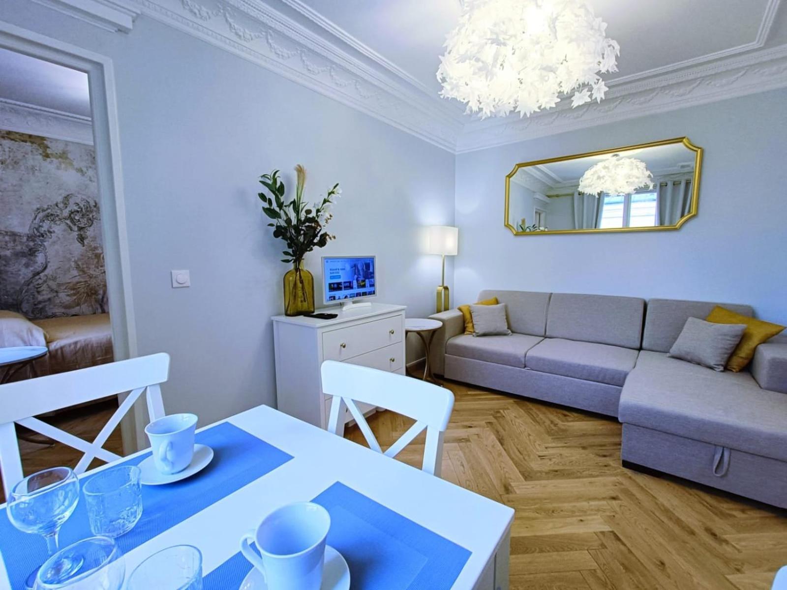Au Petit Trianon Bleu Apartment Версал Екстериор снимка