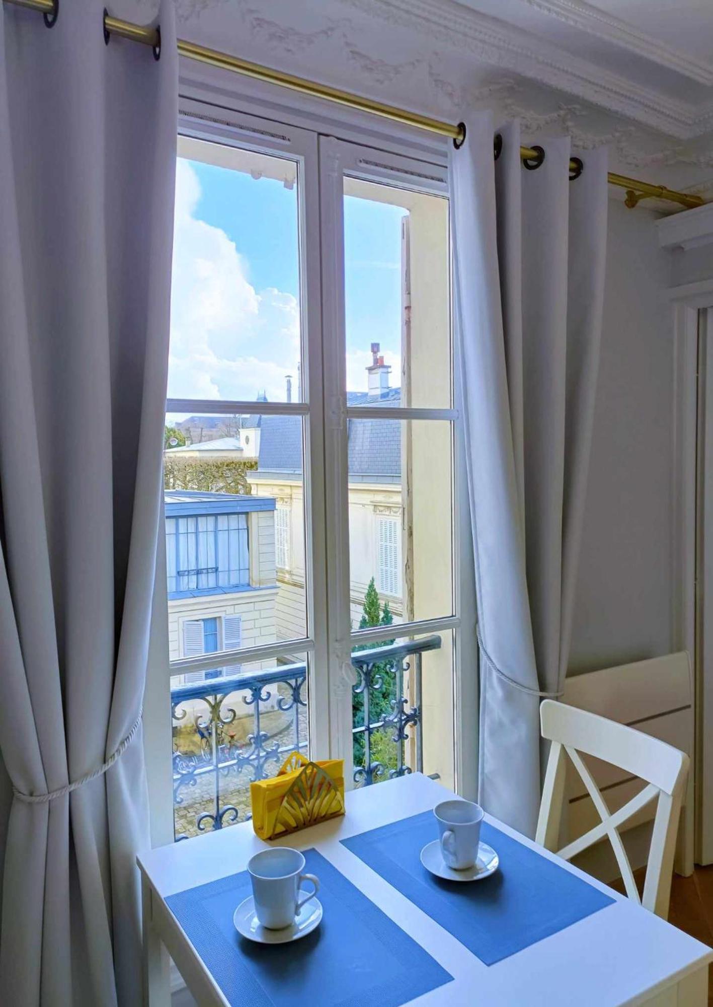 Au Petit Trianon Bleu Apartment Версал Екстериор снимка