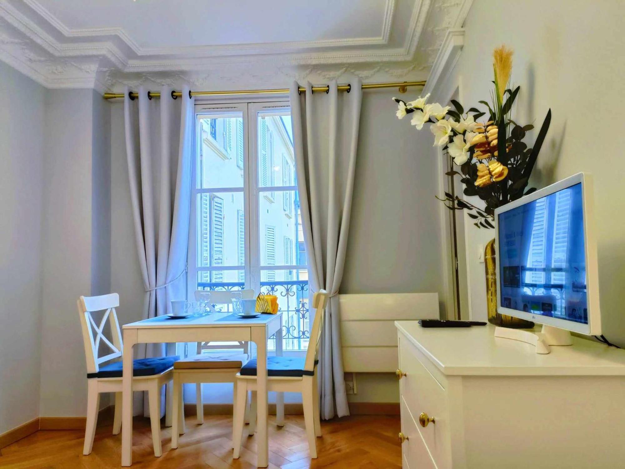 Au Petit Trianon Bleu Apartment Версал Екстериор снимка
